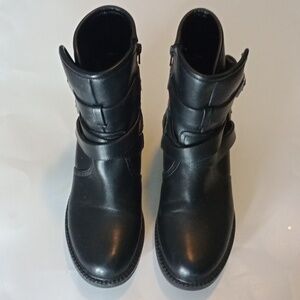 Report Black Ankle Boots ( Like New)